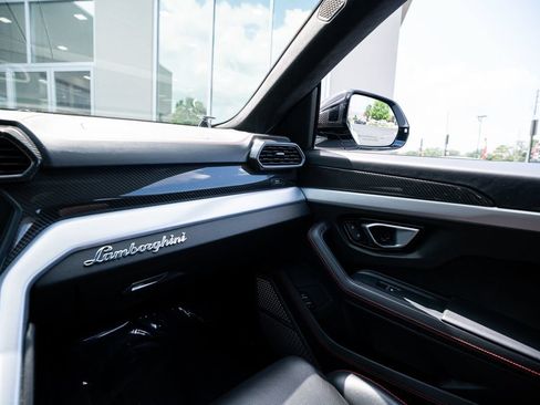 Used 2019 Lamborghini Urus AWD/4WD image 45