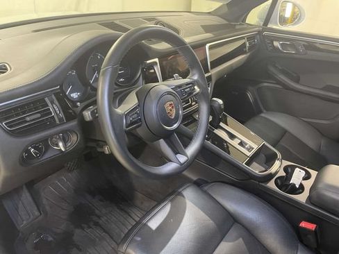 Certified 2024 Porsche Macan AWD/4WD image 4