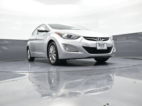 Used 2015 Hyundai Elantra SE w/ Option Group 03 FWD image 27