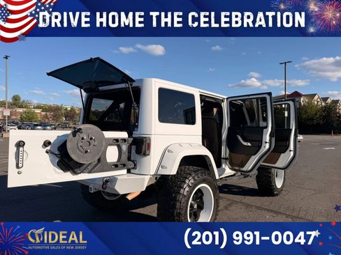 Used 2016 Jeep Wrangler Unlimited Sahara w/ Connectivity Group AWD/4WD image 50