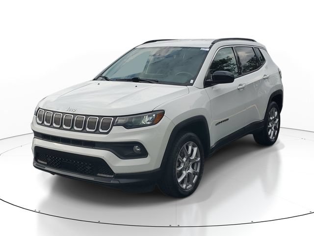 Used 2022 Jeep Compass Latitude AWD/4WD image 2