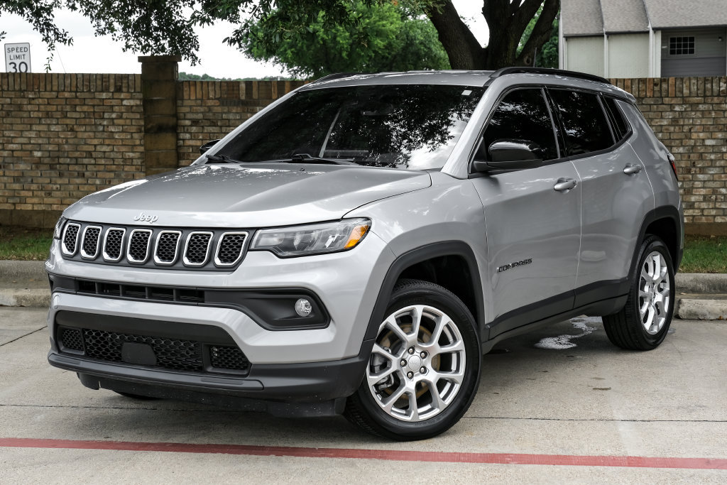 Used 2023 Jeep Compass Latitude AWD/4WD image 11