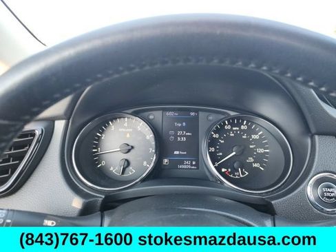 Used 2020 Nissan Rogue SV FWD image 3