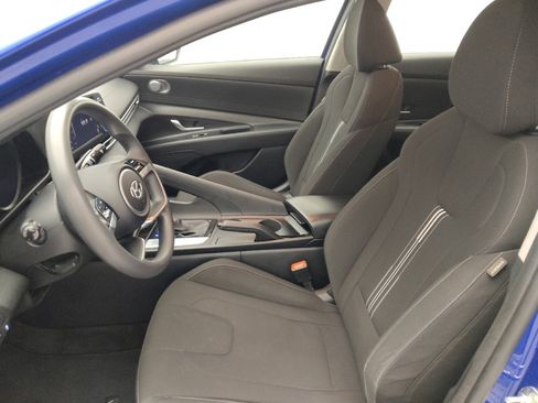 Used 2023 Hyundai Elantra SEL w/ Preferred Accessory Package FWD image 17