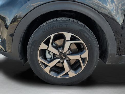 Used 2022 Kia Sportage LX image 12