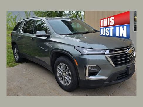Used 2023 Chevrolet Traverse LT w/ Rear Camera Mirror Package AWD/4WD image 1