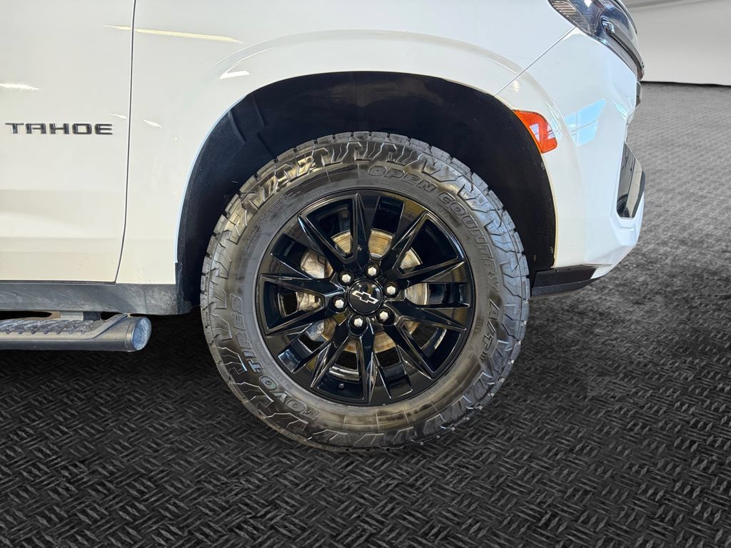 Used 2023 Chevrolet Tahoe Z71 w/ Luxury Package AWD/4WD image 11