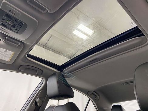 Used 2024 Toyota Camry SE image 9