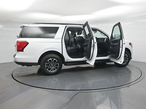 Used 2024 Ford Expedition Max XLT image 5