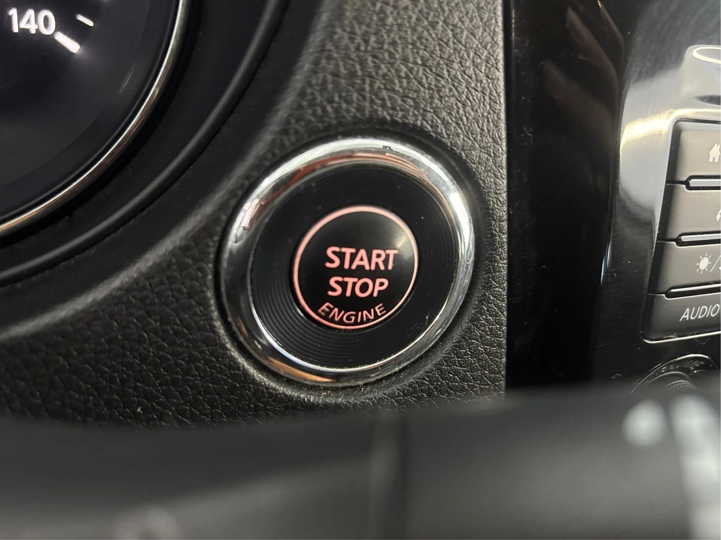 Used 2018 Nissan Rogue SV AWD/4WD image 36