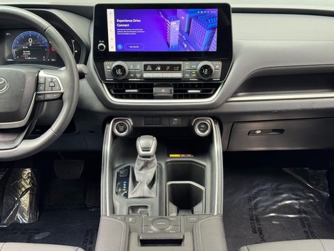 Used 2024 Toyota Grand Highlander AWD image 22