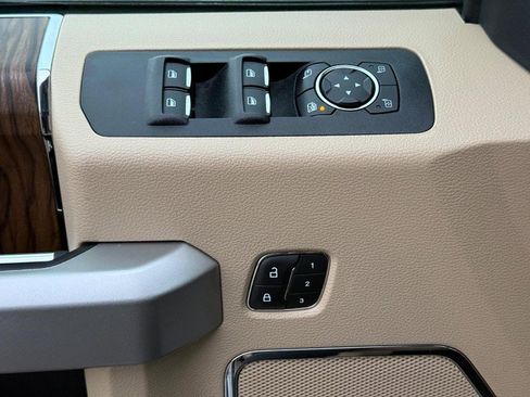 Used 2019 Ford F150 Lariat image 25