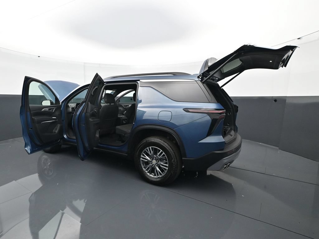 Used 2025 Chevrolet Traverse LT w/ LPO, Floor Liner Package AWD/4WD image 28