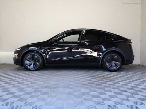 Used 2026 Tesla Model Y 2WD image 7