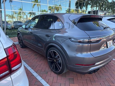 Used 2023 Porsche Cayenne Turbo image 7
