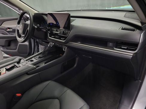Used 2026 Toyota Grand Highlander XLE image 25