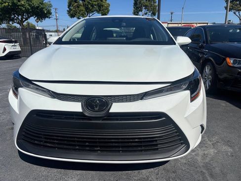 Used 2021 Toyota Corolla LE w/ Carpet Mat Package (TMS) FWD image 2