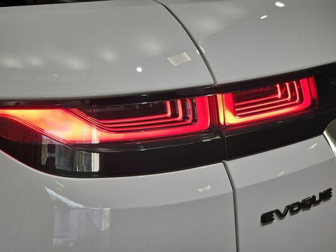 Used 2023 Land Rover Range Rover Evoque S AWD/4WD image 38