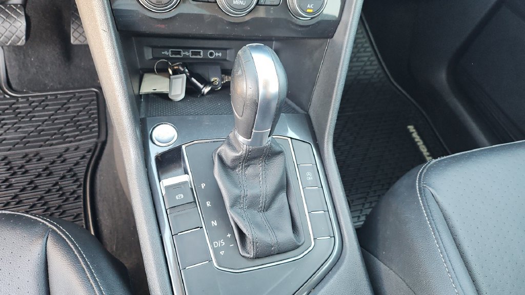 Used 2018 Volkswagen Tiguan SE FWD image 13