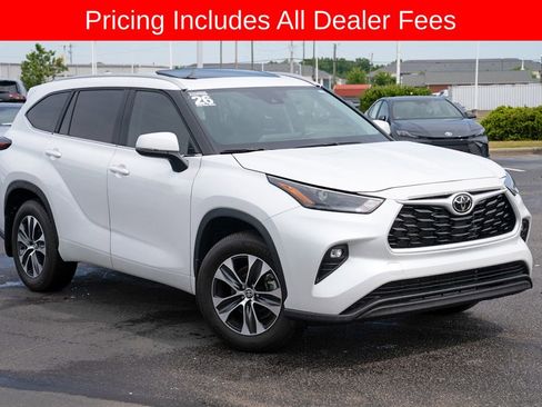 Certified 2026 Toyota Highlander XLE AWD/4WD image 1