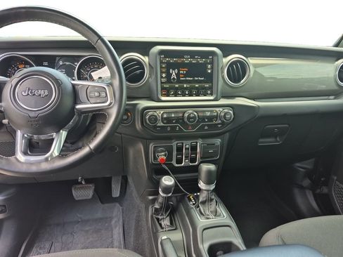 Used 2023 Jeep Wrangler Unlimited Sahara w/ Cold Weather Group AWD/4WD image 10