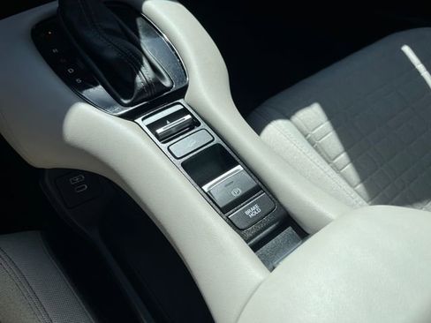 Certified 2025 Honda HR-V LX image 28