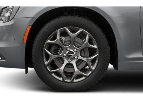 Certified 2018 Chrysler 300 S image 11