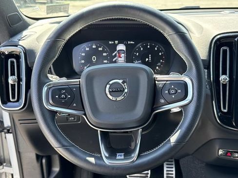 Used 2020 Volvo XC40 T4 R-Design FWD image 19