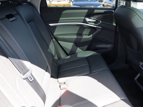 Used 2021 Audi e-tron Premium Plus w/ Premium Plus Package image 16