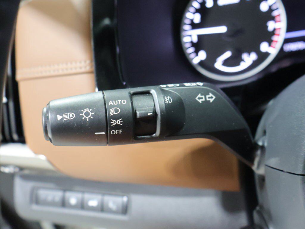 Used 2022 Nissan Pathfinder Platinum w/ Cargo Package AWD/4WD image 38