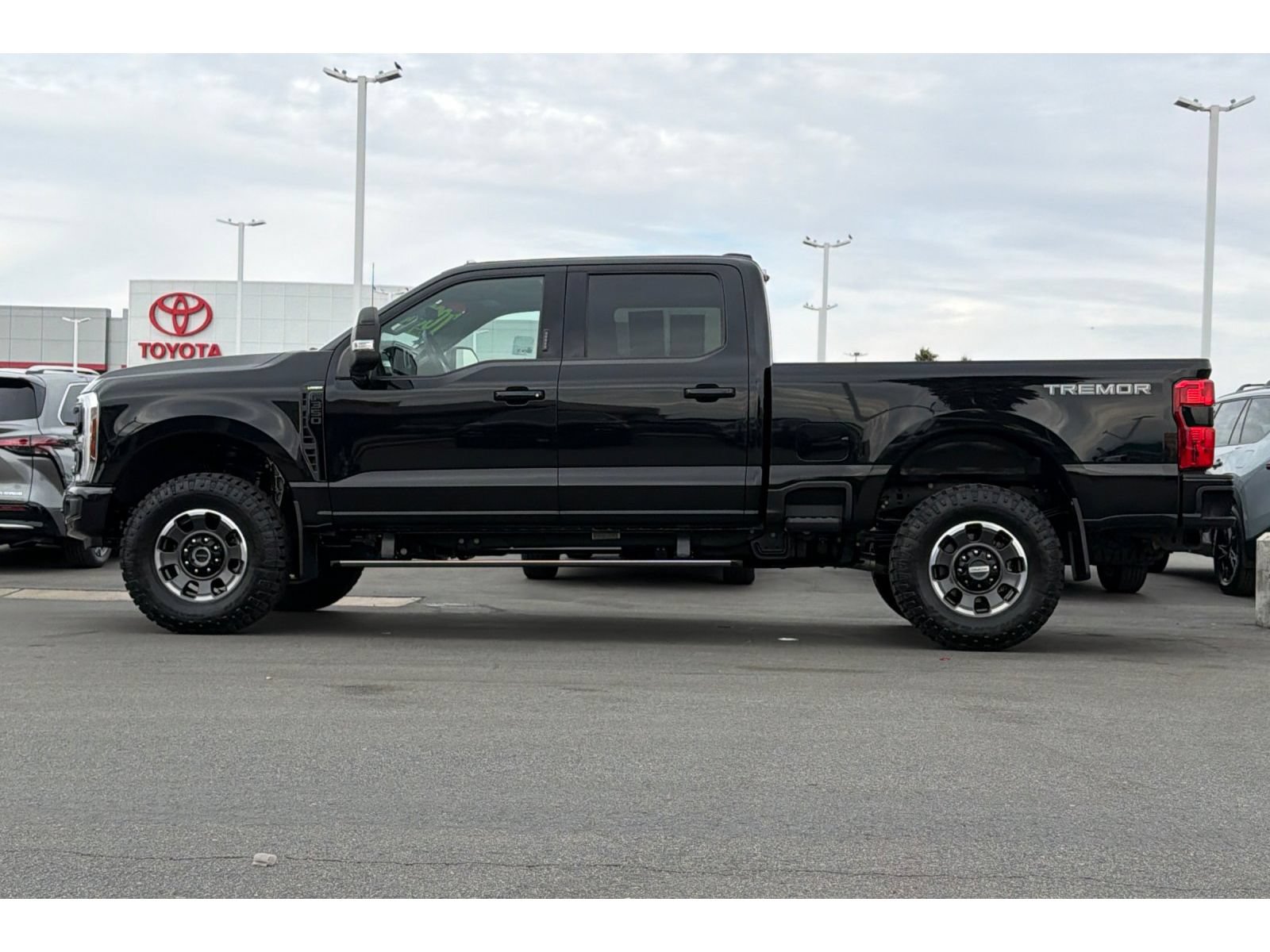 Used 2024 Ford F350 Lariat w/ Lariat Ultimate Package AWD/4WD image 7