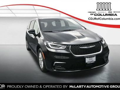 New 2026 Chrysler Pacifica Select