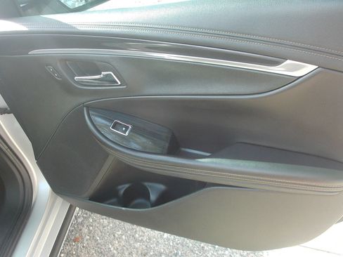 Used 2017 Chevrolet Impala LT FWD image 43