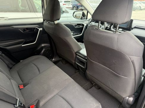 Used 2019 Toyota RAV4 LE image 13