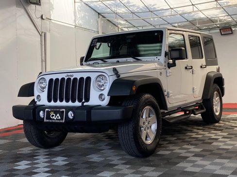 Used 2018 Jeep Wrangler Unlimited Sport S AWD/4WD image 3