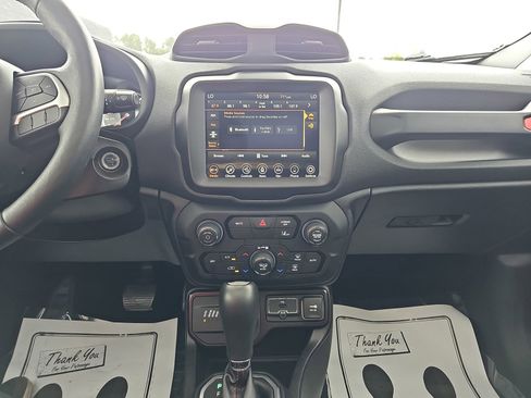 Used 2023 Jeep Renegade Latitude w/ Sun/Sound Group AWD/4WD image 21