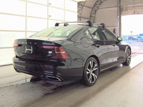 Used 2022 Volvo S60 T8 Inscription image 2