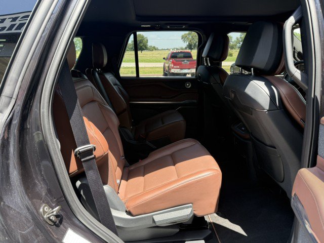 Used 2025 Lincoln Navigator Reserve AWD/4WD image 23