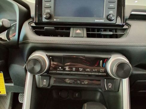 Used 2021 Toyota RAV4 LE image 15