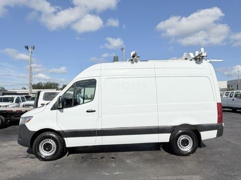 Used 2019 Freightliner Sprinter 2500 RWD image 9