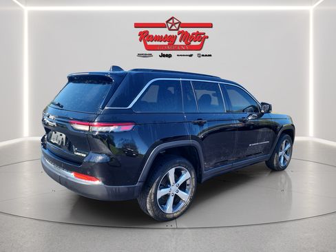 Used 2024 Jeep Grand Cherokee Limited AWD/4WD image 5