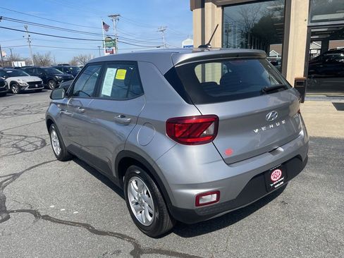 Certified 2023 Hyundai Venue SE w/ Cargo Package FWD image 7