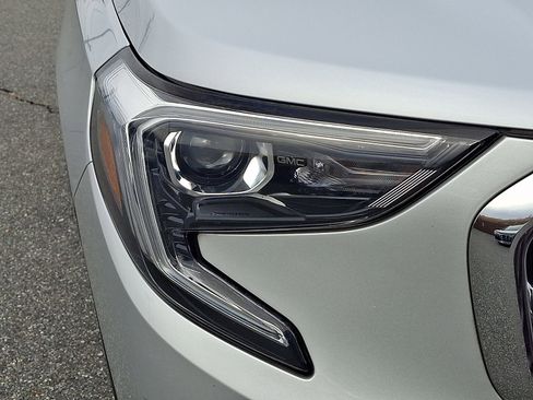 Used 2021 GMC Terrain SLT image 9