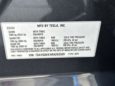 Used 2024 Tesla Model Y Long Range AWD/4WD image 27