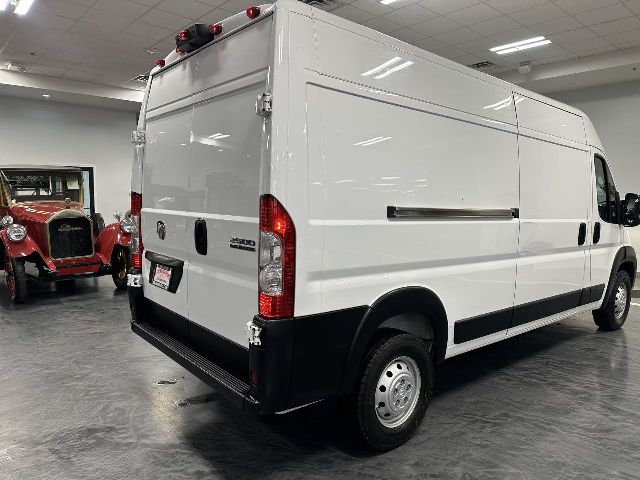 Used 2023 RAM ProMaster 2500 FWD image 5