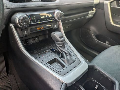 Used 2022 Toyota RAV4 XLE w/ Convenience Package FWD image 24