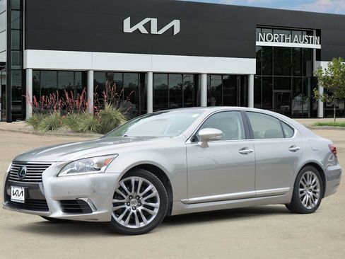 Used 2017 Lexus LS 460 w/ Comfort Package RWD image 1