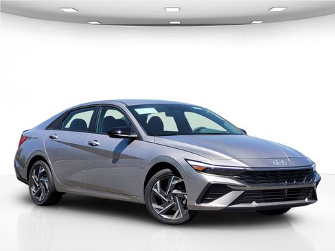 New 2025 Hyundai Elantra SEL image 10
