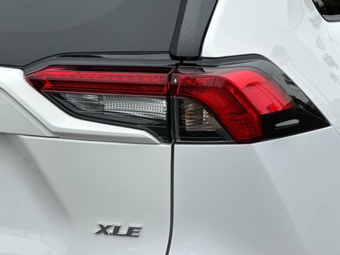 Used 2025 Toyota RAV4 XLE FWD image 24