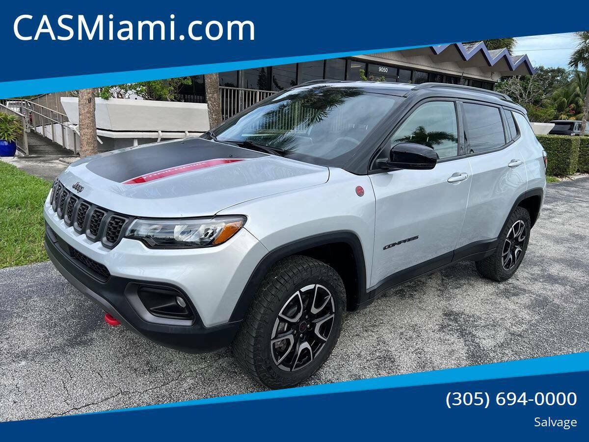 Used 2025 Jeep Compass Trailhawk AWD/4WD image 1